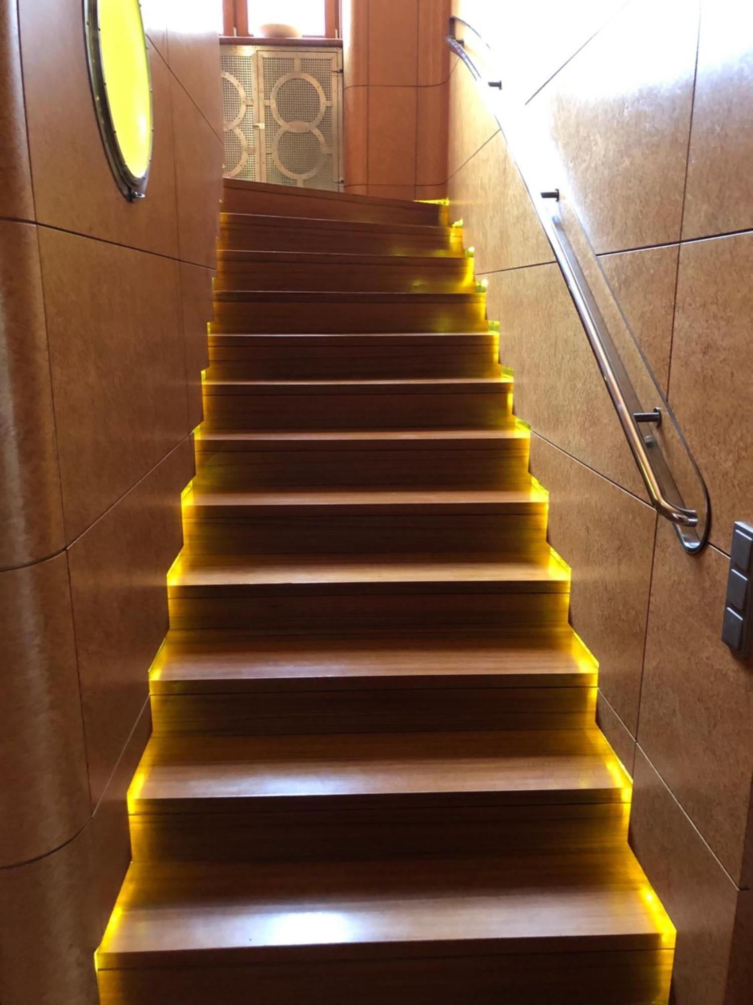 Huge Luxury Villa, 6 Beds And Baths, Terraces, Double Garage Prag
