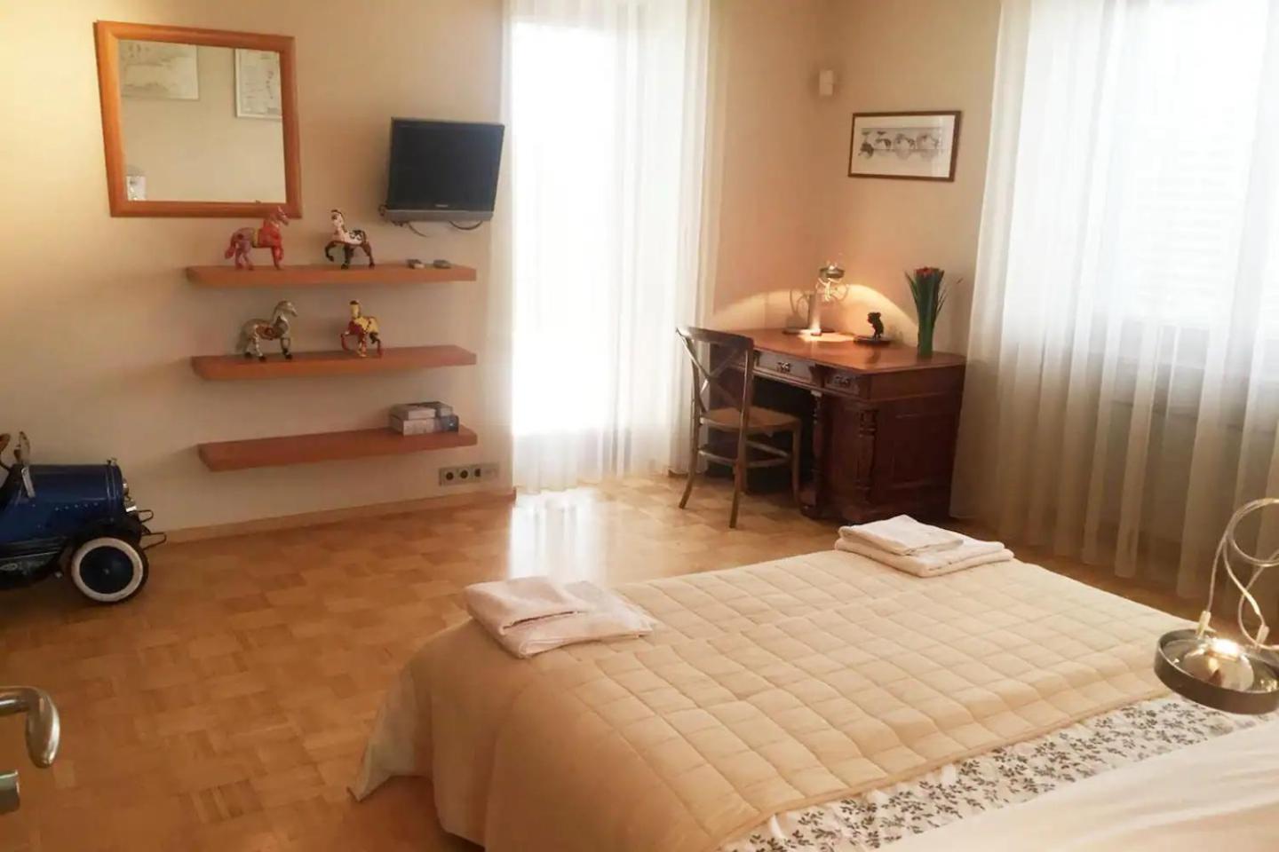 Huge Luxury Villa, 6 Beds And Baths, Terraces, Double Garage * Prag