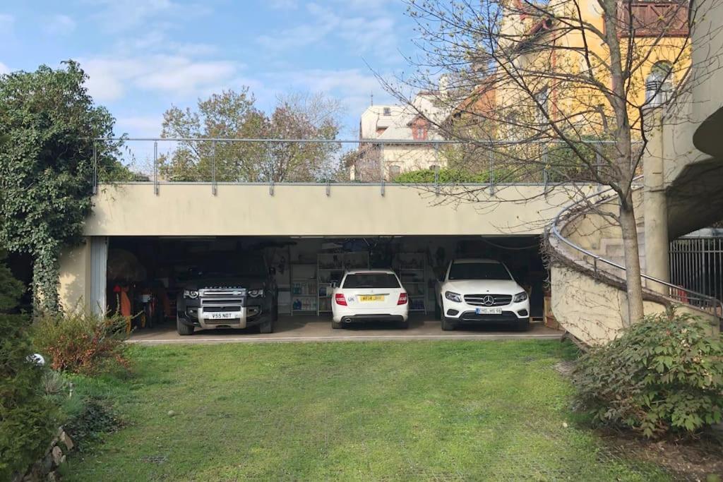 Huge Luxury Villa, 6 Beds And Baths, Terraces, Double Garage * Prag