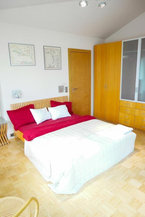 Huge Luxury Villa, 6 Beds And Baths, Terraces, Double Garage Prag