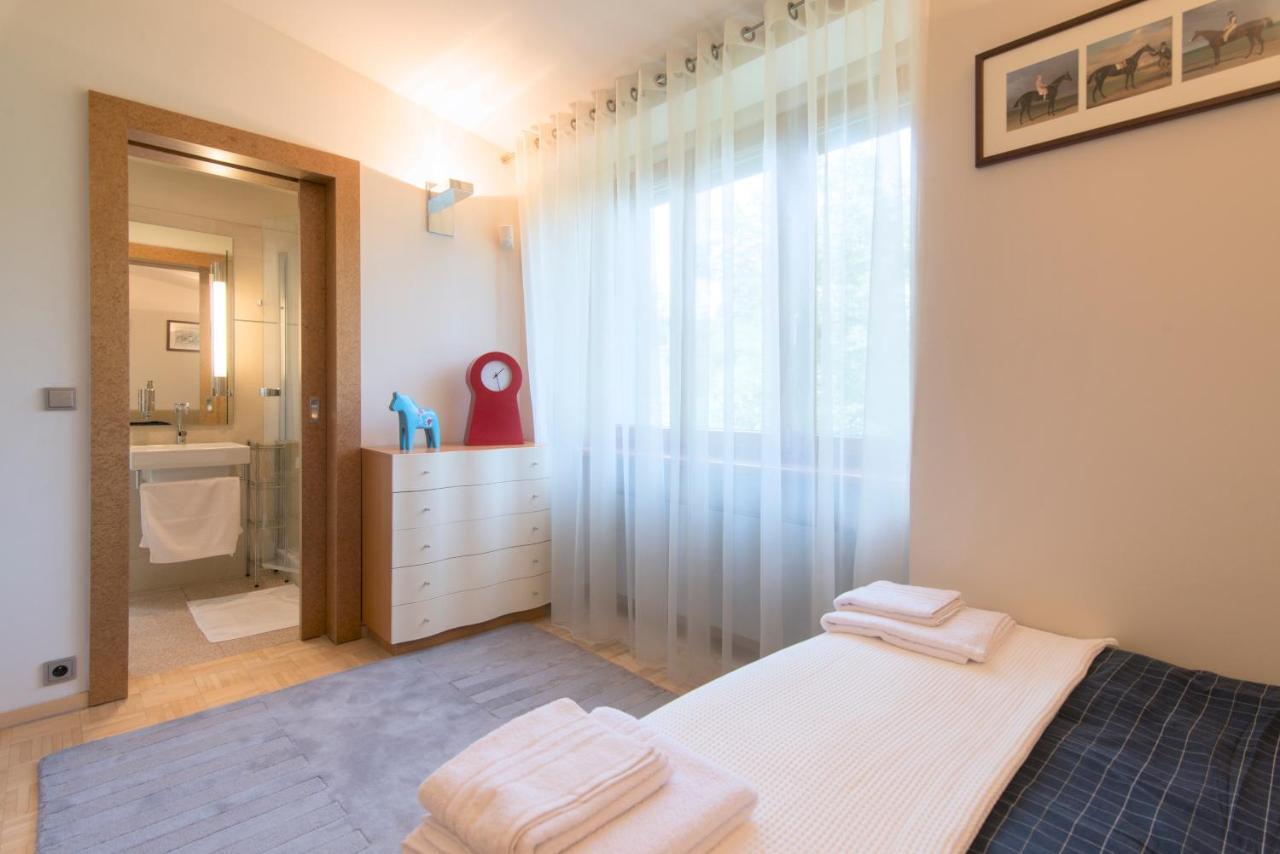 Villa Huge Luxury Villa, 6 Beds And Baths, Terraces, Double Garage Prag