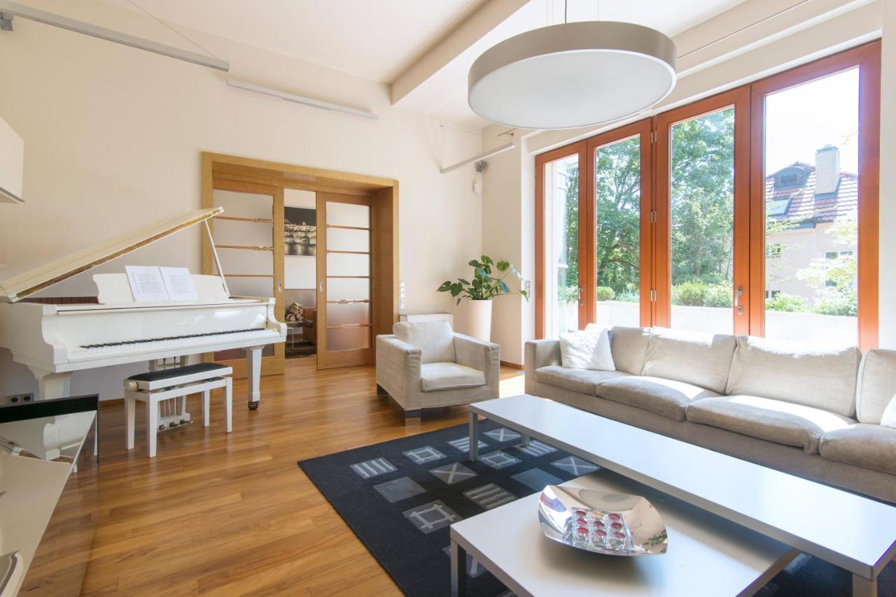 Huge Luxury Villa, 6 Beds And Baths, Terraces, Double Garage Villa Prag