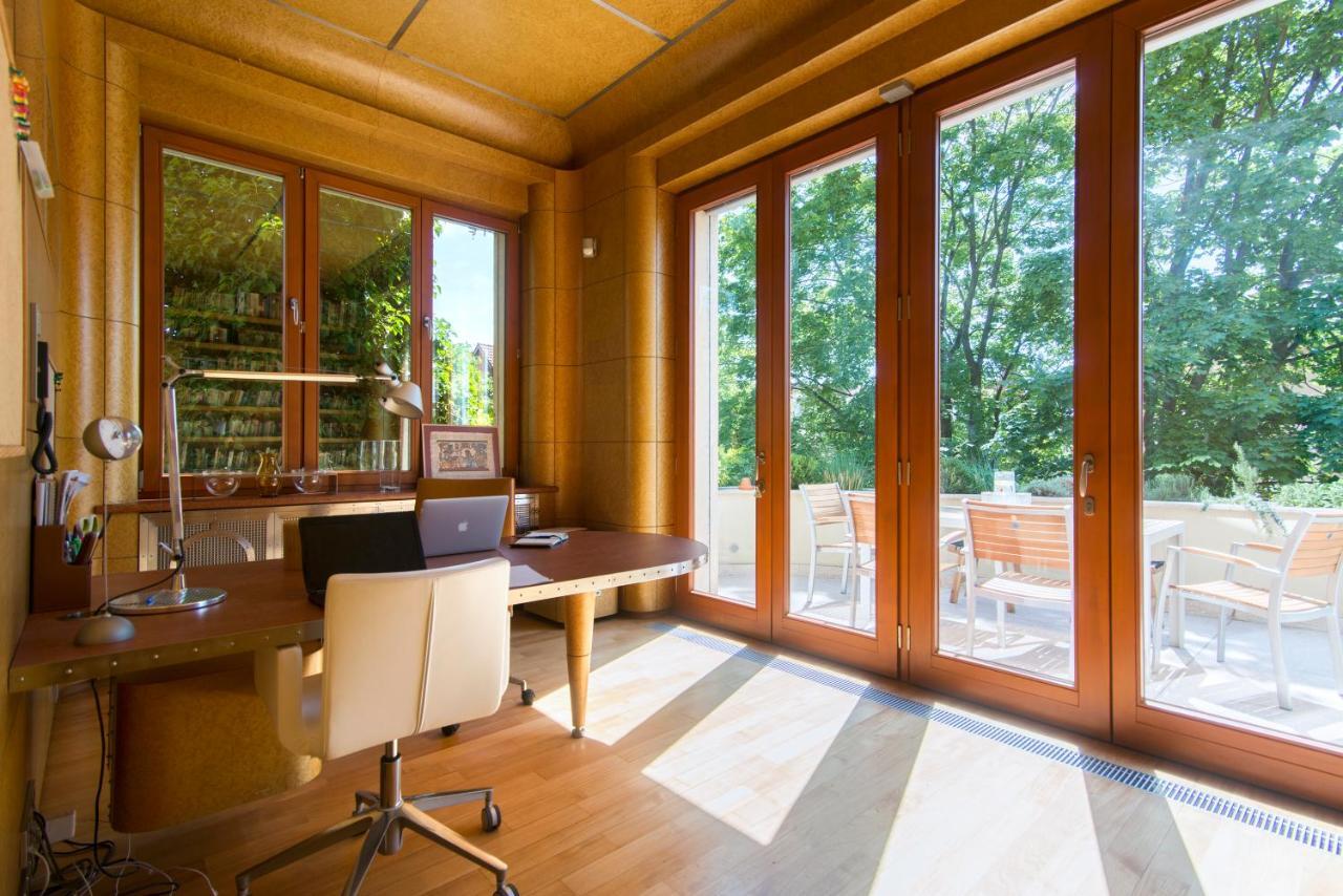Villa Huge Luxury Villa, 6 Beds And Baths, Terraces, Double Garage Prag